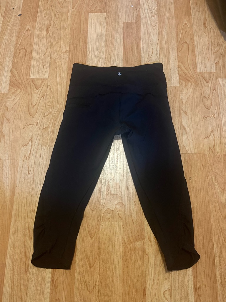 Lululemon Black Cropped Leggings Size 4 Ruched Hem Zip Pocket Athletic
